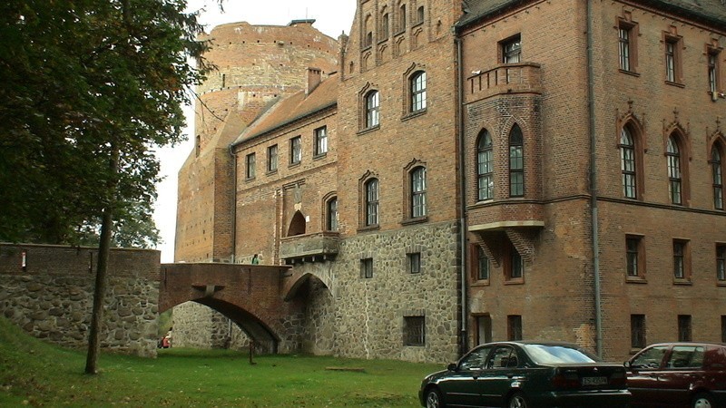 99. Pęzino. Zamek z połowy XVI w.