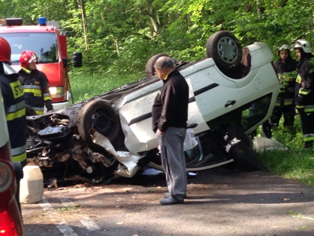 Wypadek pod Stepnicą. 18-letni kierowca trafił do szpitala.