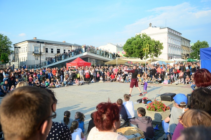 Międzynarodowy Festiwal Artystów Ulicznych i Precyzji w Radomiu. Mnóstwo pokazów na deptaku (wideo, zdjęcia) 