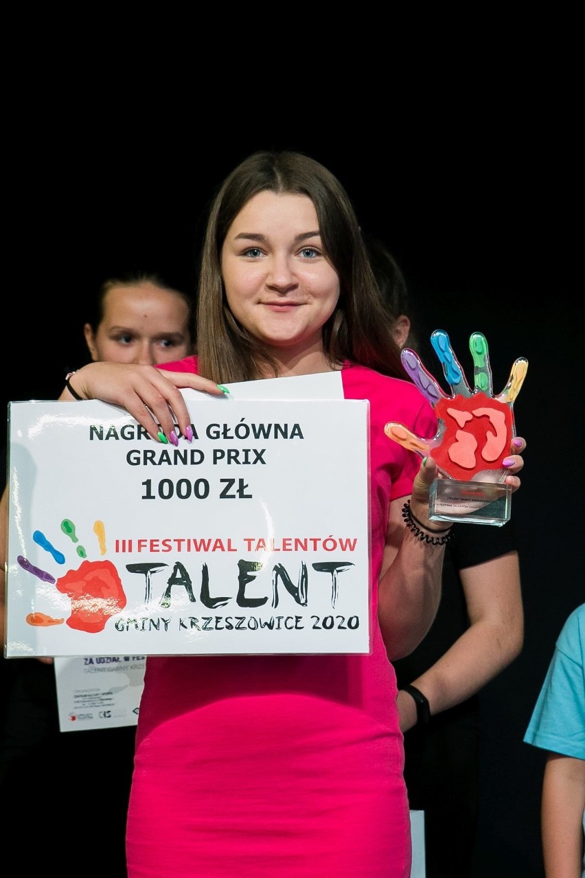 Uczestnicy Festiwalu Talentów w Krzeszowicach podczas...