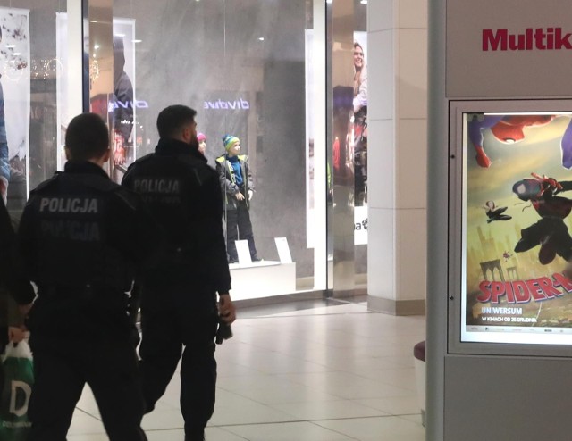 15-letni sprawca rozboju w Bydgoszczy zatrzymany został w jednym z centrów handlowych.