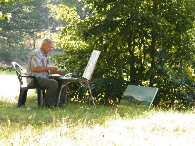 W tym roku swoje obrazy będzie malował w Szydłowcu również Krzysztof Mańczyński z Radomia.
