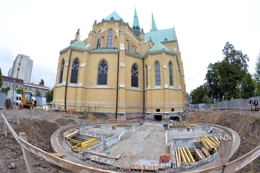 Kończy się budowa podziemnej sali pod łódzką katedrą [ZDJĘCIA+FILM]