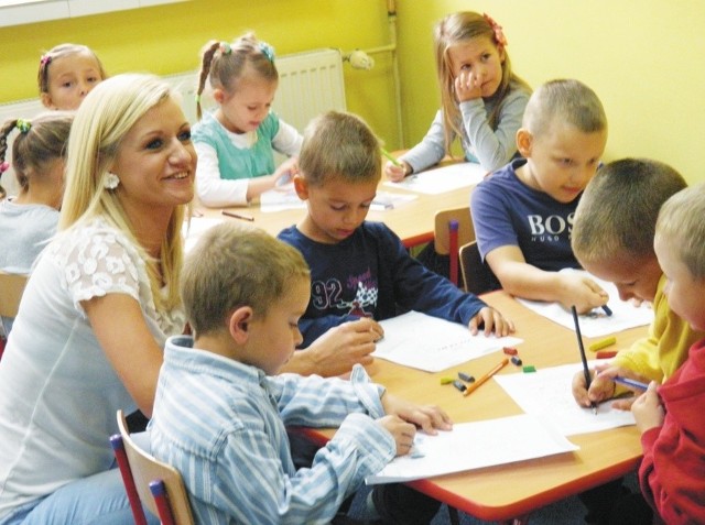 Przedszkole Publiczne "Pinokio" w Łomży prowadzi nie samorząd, a Towarzystwo Wiedzy Powszechnej. Prezes oddziału TWP Witold Wincenciak twierdzi, że placówki oświatowe zarządzane przez stowarzyszenia mogą działać taniej.