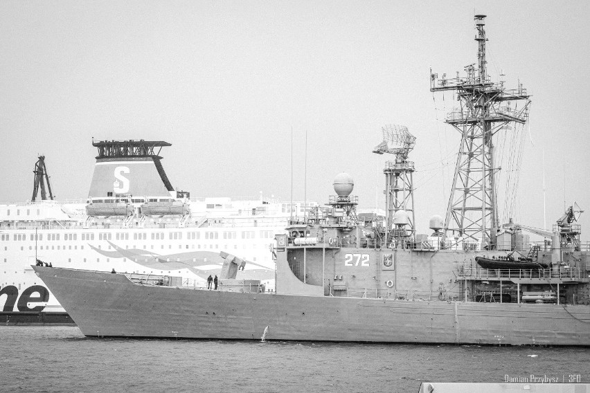 Port w Gdyni opuściła fregata rakietowa ORP „Gen. K....