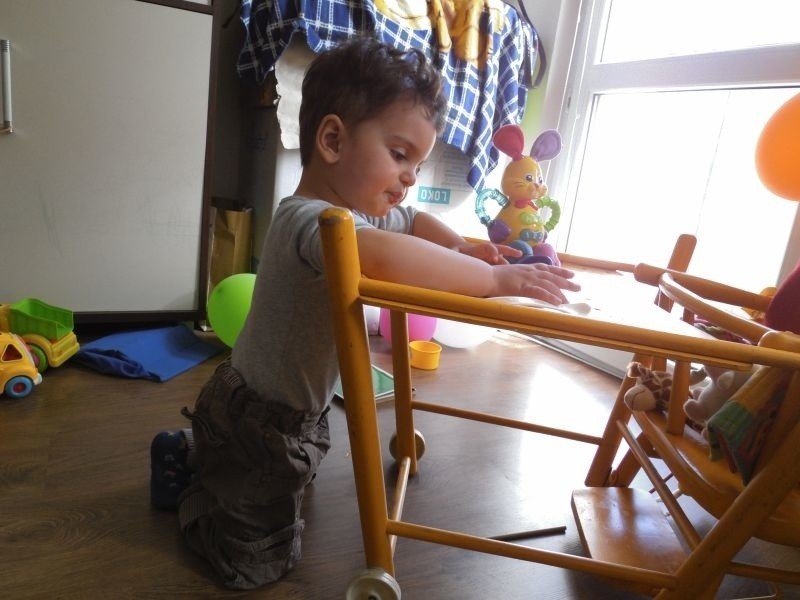 Dwuletniemu Rayyanowi z Częstochowy groziła amputacja nogi....