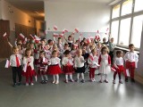 Najmłodsi podopieczni Szkoły Podstawowej numer 5 w Jędrzejowie pięknie odśpiewały Hymn Państwowy z okazji Święta Niepodległości (ZDJĘCIA)