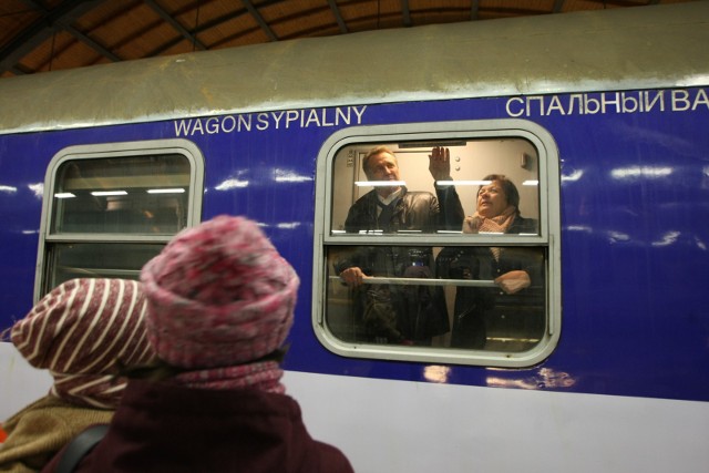 Oleksandr Skrypnyk z żoną Kateryną i synkiem żegnał rodziców powracających do domu pociągiem z Wrocławia do Lwowa