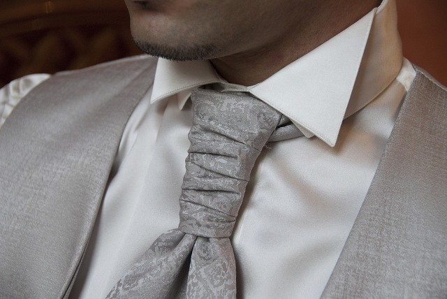 Sposobów na wiązanie krawata jest całe mnóstwo.