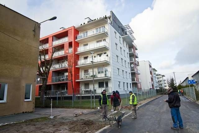 Lokatorzy domów „Miejskiej Przystani” obawiają się uciążliwości hałasu nowej fabryki na terenie dawnego „Formetu”. Przedstawiciele ratusza twierdzą, że nie ma najmniejszych podstaw zablokowania budowy