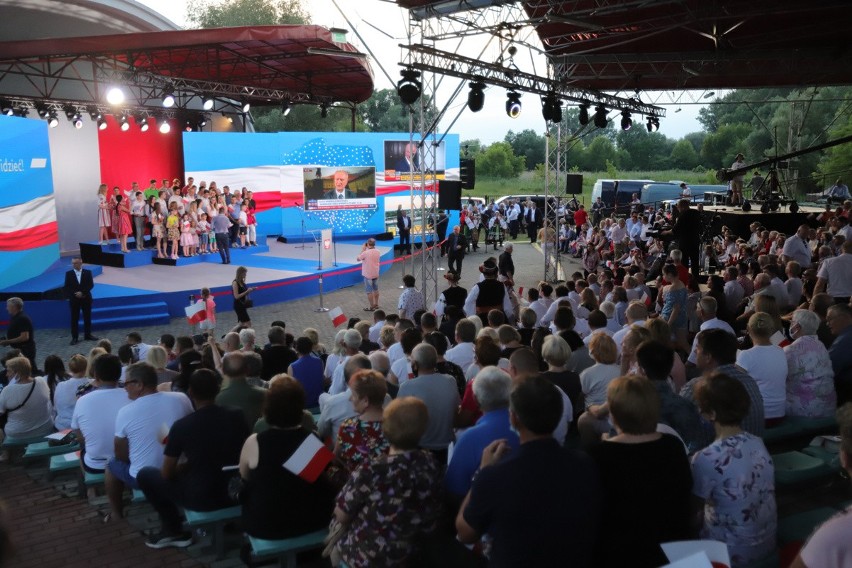 Wybory prezydenckie 2020. Wieczór wyborczy Andrzeja Dudy w Łowiczu. Zobaczcie zdjęcia