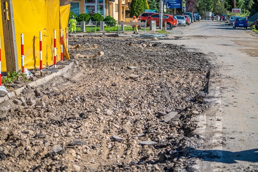 Nowy most heleński z dnia na dzień nabiera kształtów. Niedługo pojawią się ogromne stalowe łuki przeprawy