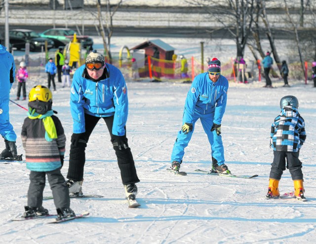 Sosnowiecka Górka Środulska to znakomite miejsce na stawianie pierwszych narciarskich kroków przez dzieci i dorosłych
