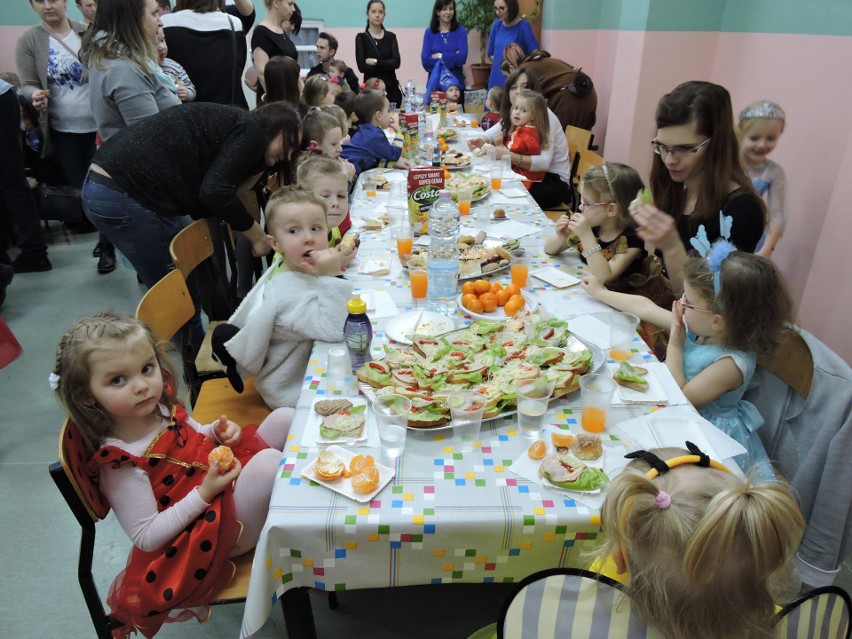 Bal karnawałowy dla przedszkolaków w Olszewie-Borkach [ZDJĘCIA, WIDEO]