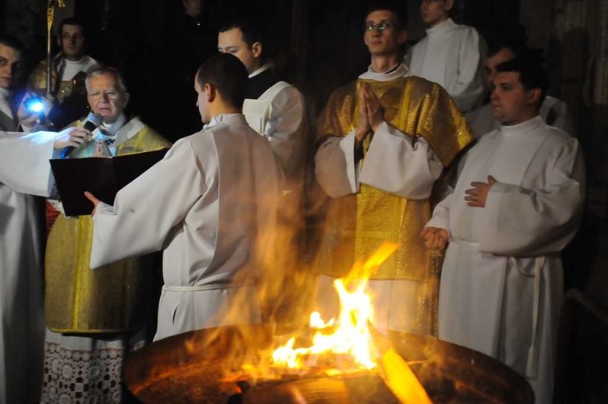 Liturgia Wigilii Paschalnej z procesją rezurekcyjną w Katedrze Wawelskiej i w Bazylice Mariackiej