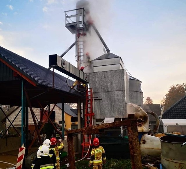 Pożar zbiornika z kukurydzą. Gierałtowiczki. 29.10.2020