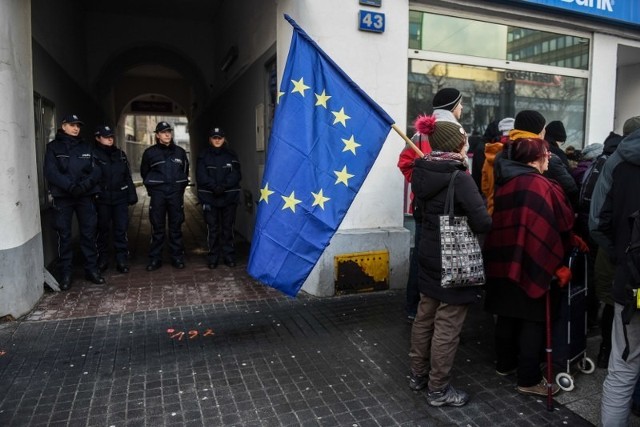 "Nie oddamy konwencji antyprzemocowej" - protest przed siedzibą PiS w Poznaniu