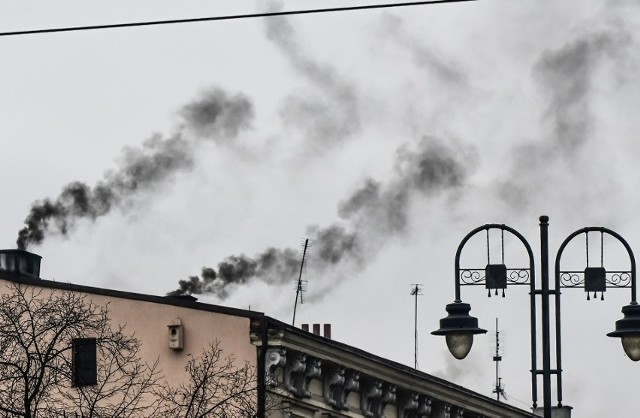 RCB rozesłało alerty, ostrzegające przed złą jakością powietrza w Grudziądzu