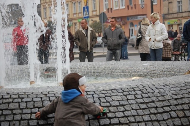 Nowością na Rynku jest m.in. fontanna. W sobotę, ku uciesze dzieci, włączono wodę