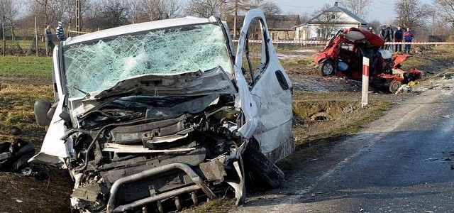 Kiedy pan Sławek udzielał pomocy rannej pasażerce tego opla, ktoś ukradł mu pieniądze i dokumenty.