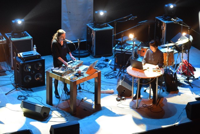 Sobotni koncert duetu Mai Ratkje (na zdjęciu) i Ikue Mori był fascynującym spotkaniem improwizacji z elektroniką.