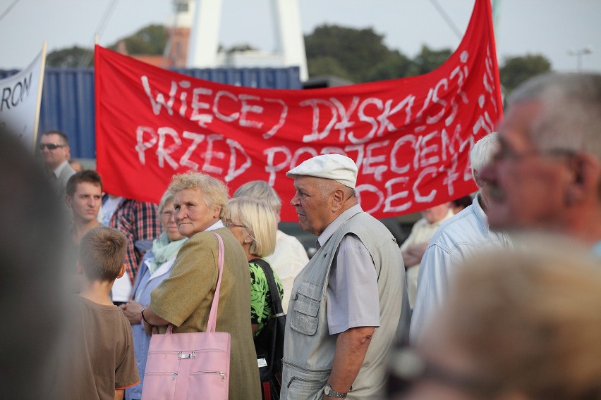 Protestowali przeciwko postawieniu radaru porcie...