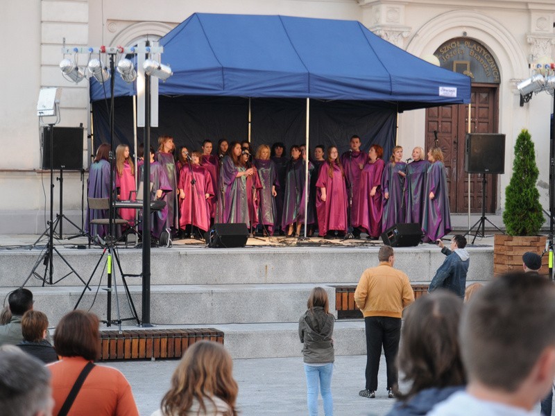 Chóry na początek Muzycznych Fontann w Radomiu