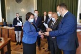 Kraków. 70 medyków nagrodzonych medalami 30-lecia odrodzenia samorządu za walkę z koronawirusem