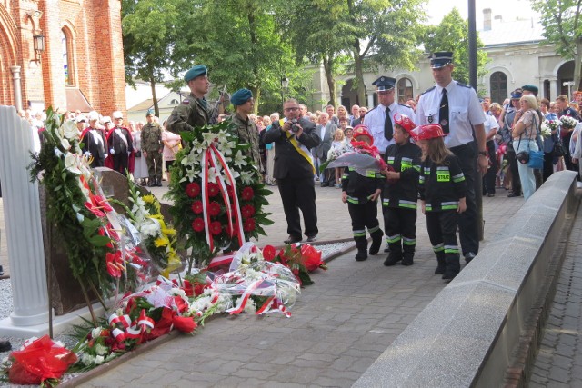 Swoją wiązankę dołożyło też najmłodze pokolenie ciechocinian - repreznetacja strażackiej drużyny przedszkolnej z Przedszkola Samorządowego im. Kubusia Puchatka