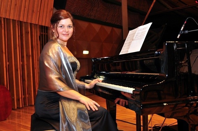 - Wioletta Chodowicz równie dobrze czuje się przy fortepianie.