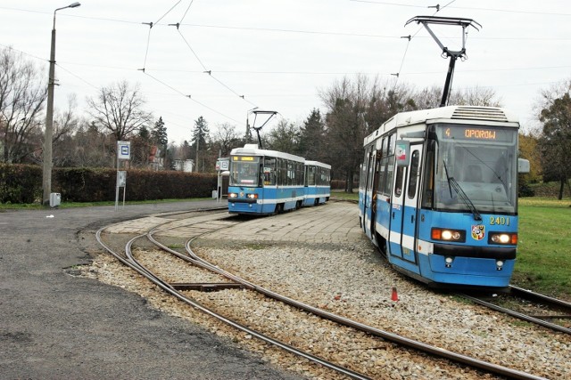 Tory na pętli Oporów są w fatalnym stanie i trzeba je wymienić.