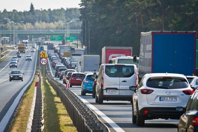 Korki w Stryszku sięgać mogą nawet pięciu kilometrów - narzekają kierowcy. Tak korek wyglądał w poniedziałek