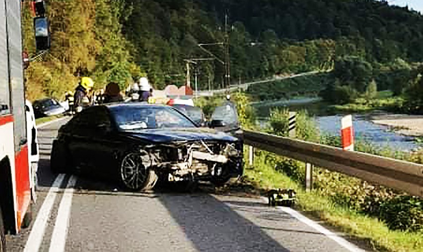 Trzy osobówki zderzyły się na drodze w dolinie Popradu