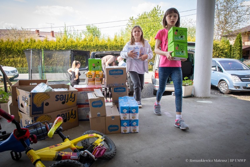 Błyskawicznie odpowiedzieli na apel o pomoc dla 74 osób przebywających w tymczasowym domu uchodźców przy ul. Zwięczyckiej w Rzeszowie