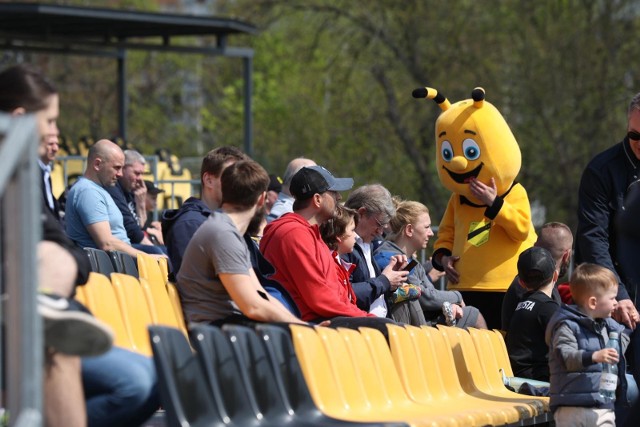 Wieczysta Kraków. Publiczność na stadionie przy ul. Chałupnika (1 maja 2022)