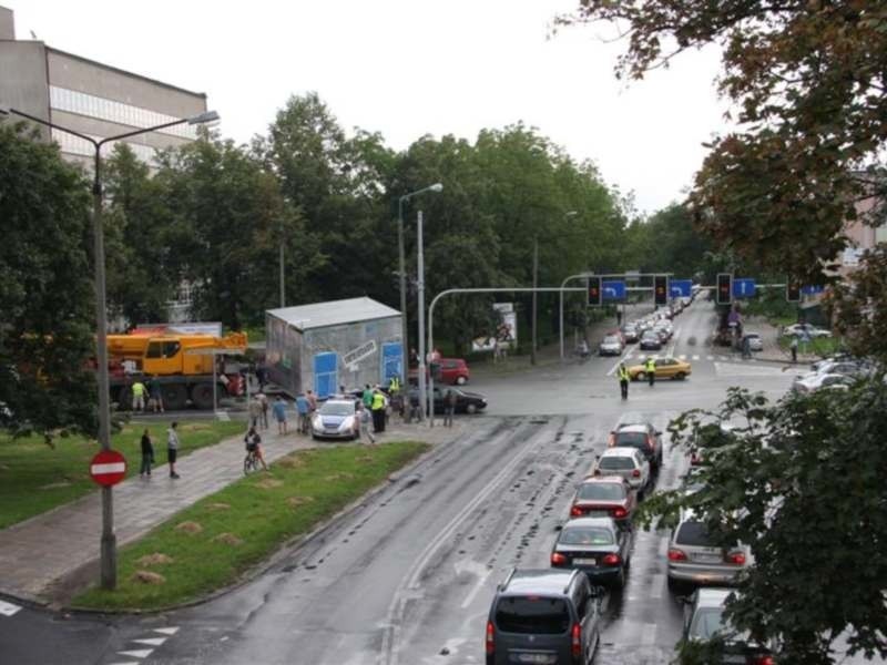 Opole - modul budowlany zsunąl sie z platformy