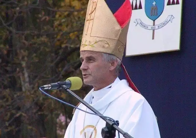 Ksiądz biskup Marian Florczyk 26 lat temu przyjął sakrę biskupią.