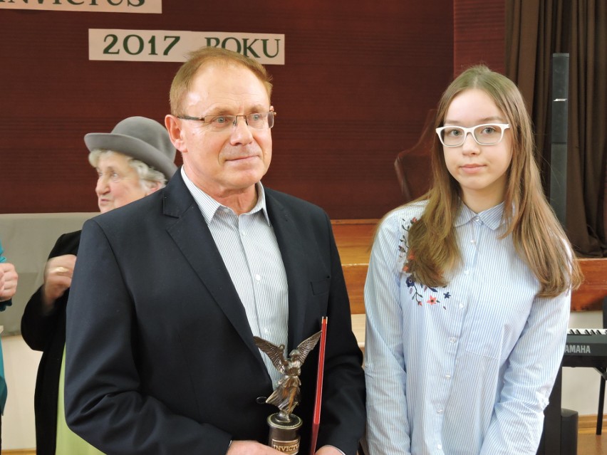 W Ostrowi Mazowieckiej wręczono statuetki niezwykłym ludziom [ZDJĘCIA]