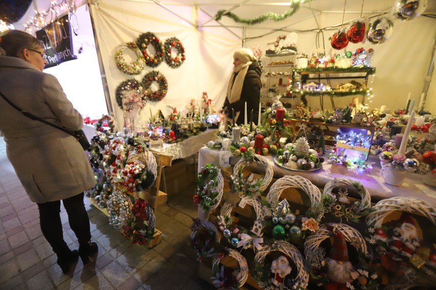 W Sosnowcu odbywa się Jarmark Świąteczny na Alei Zwycięstwa.