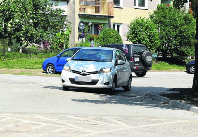 Mieszkańcy chcą, by na ten parking wjazd mieli tylko oni