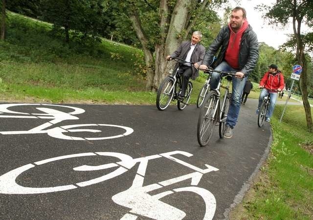 Po wielkich bólach wreszcie otwarcie ścieżki rowerowejścieżka rowerowa