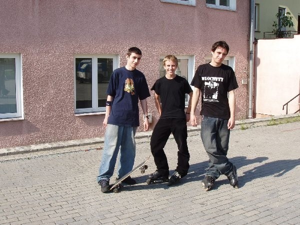 Od lewej: Norbert Bogucki, Bartosz Kalinowski i  Łukasz Zasada, pomysłodawcy powstania  skateparku w Radziejowie.