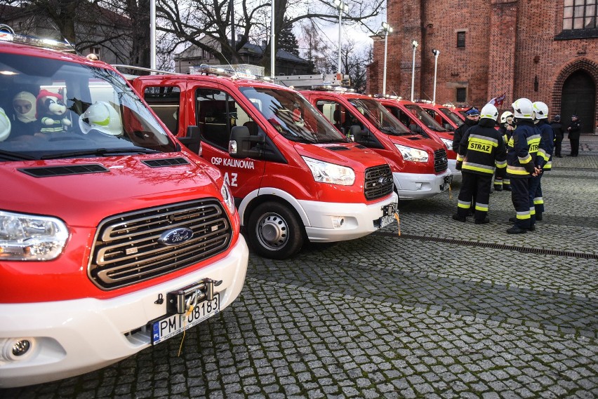 Poznań: Wielkopolscy strażacy dostali nowy sprzęt [ZDJĘCIA]