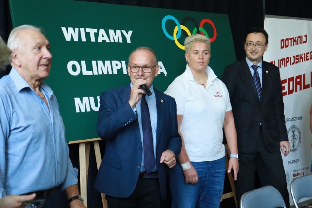 Anita Włodarczyk i Tadeusz Mytnik z prezesami Rady Olimpijskiej Mieczysławem Nowickim i Tomaszem Rossetem
