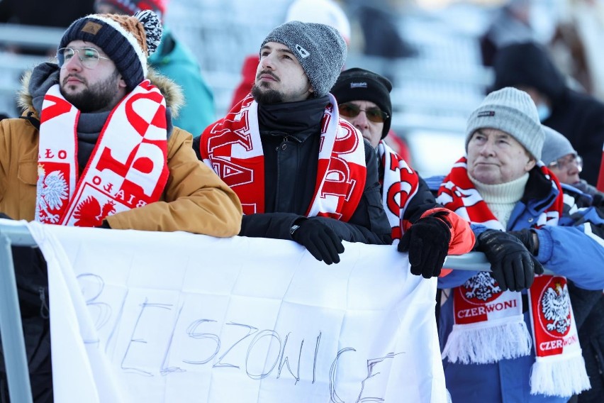 15.01.2022. Kibice na zawodach Pucharu Świata w skokach w...