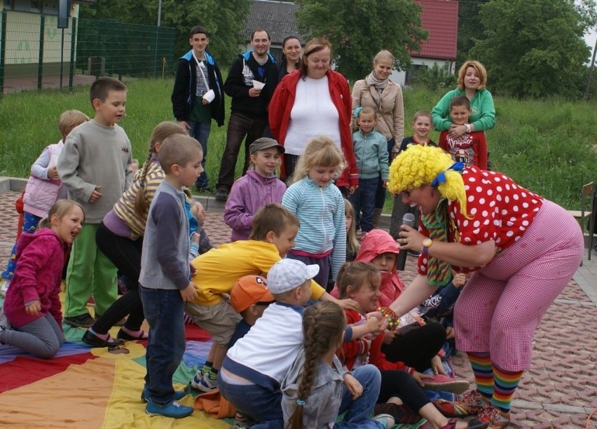 Festyn z okazji Dnia Dziecka w Jamnie.