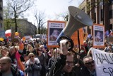 Wielka manifestacja nauczycieli przed MEN "Strajk Nauczycieli trwa!". Na Protest z Wykrzyknikiem przyjechali nauczyciele ze Śląska ZDJĘCIA