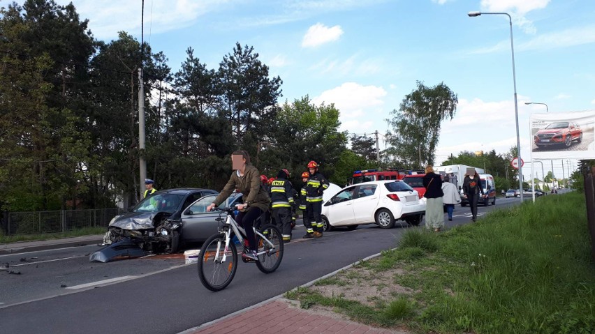 Wypadek na ulicy Raciborskiej w Rybniku. Zderzenie czterech...