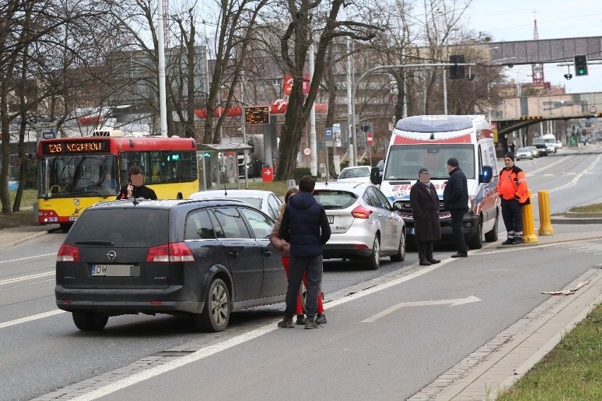 Według wstępnych ustaleń winnym wypadku jest kierowca opla -...