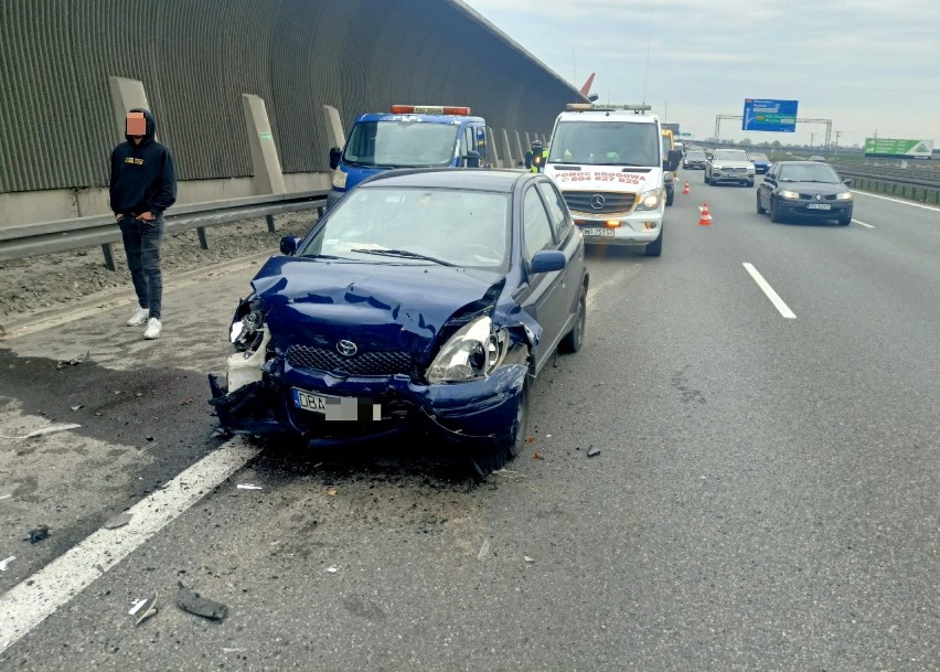 Wypadek na AOW przy węźle Wrocław Południe. Niedziela 24...